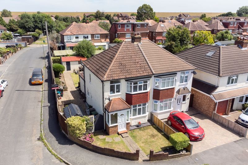 3 bed semidetached house for sale in Cottimore Crescent, WaltonOn