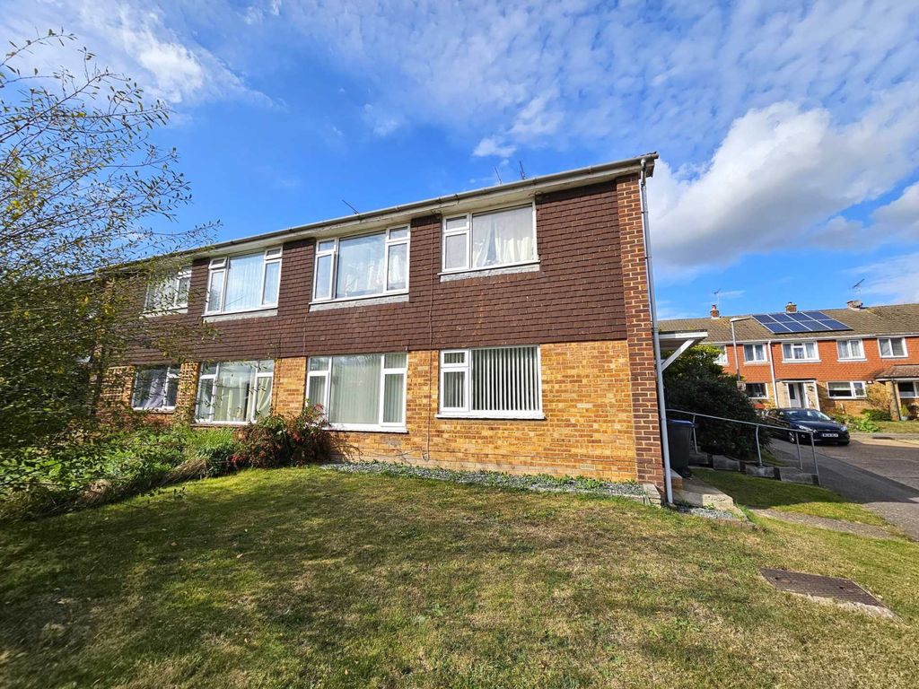 2 bed flat for sale in Fairview Gardens, Sturry CT2, £225,000 Zoopla