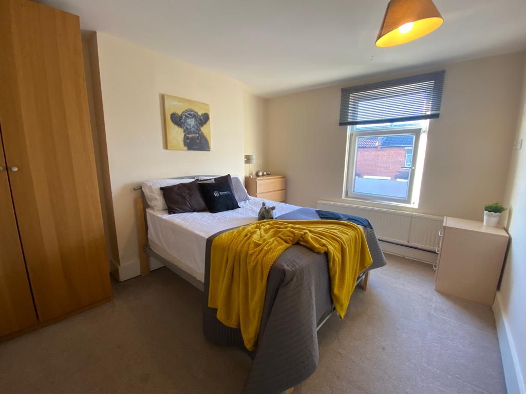 5 bed shared to rent in High Street, Eastleigh