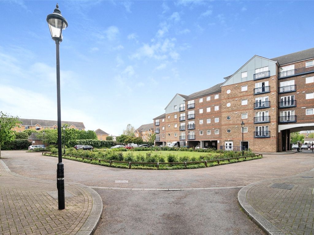 2 bed flat for sale in Argent Court, Argent Street, Grays, Essex RM17
