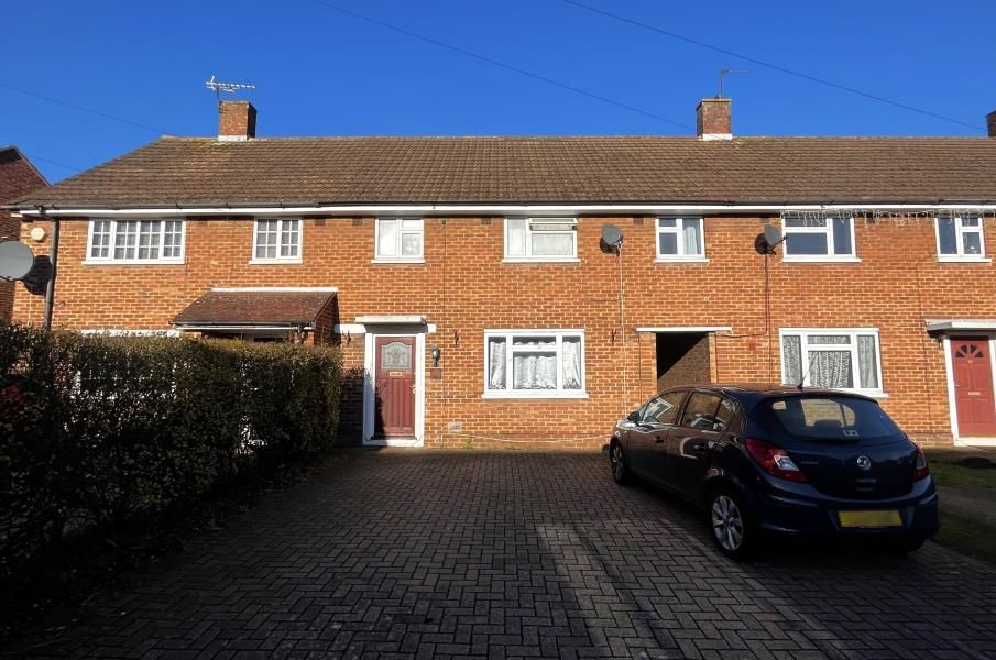 4 bed property to rent in Catherine Close, Byfleet, West Byfleet KT14