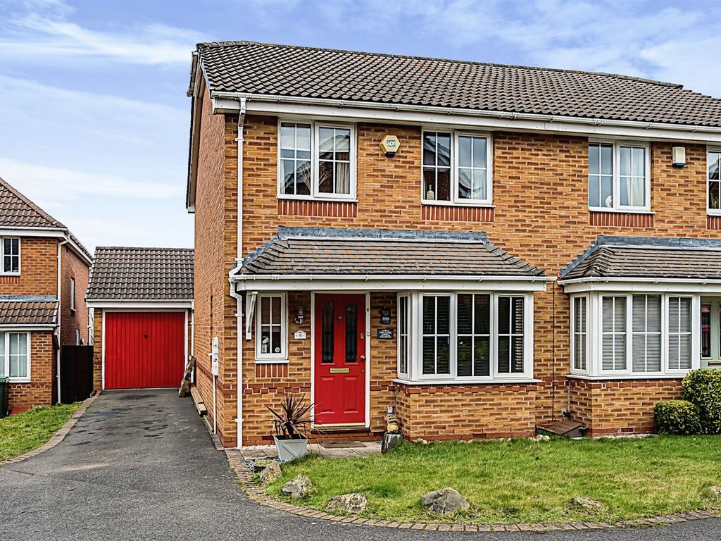 3 bed semidetached house for sale in Brookes Close, Tividale, Oldbury