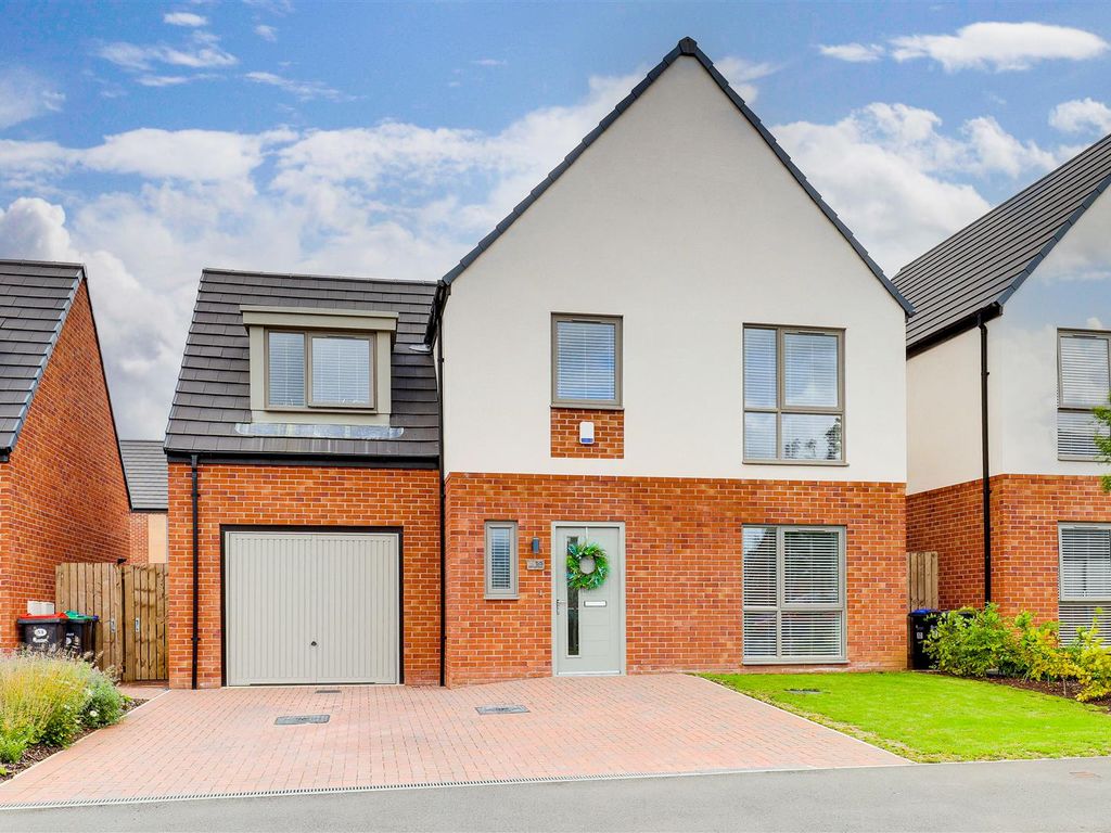 4 bed detached house for sale in Harker Close, Hucknall