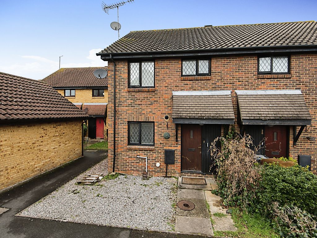 3 bed semidetached house for sale in Brookside Close, Feltham TW13