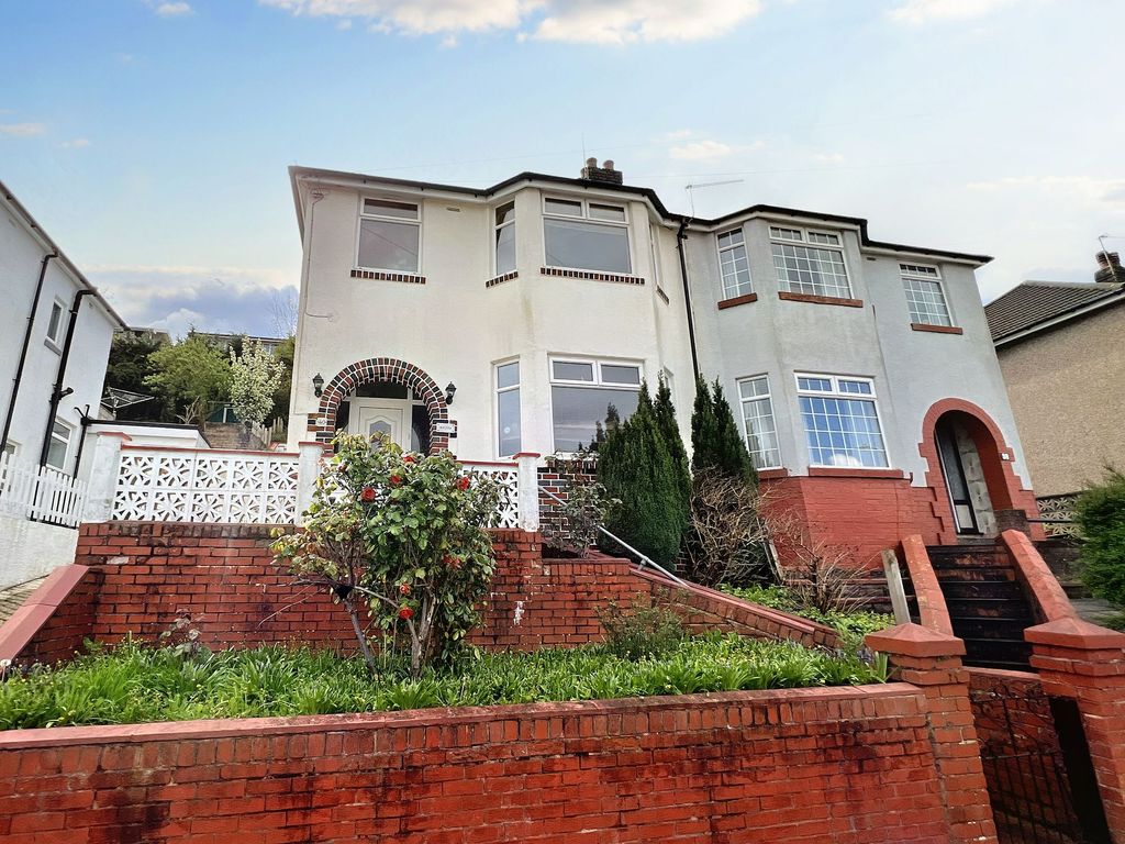 3 bed semidetached house for sale in East Grove Road, Newport NP19