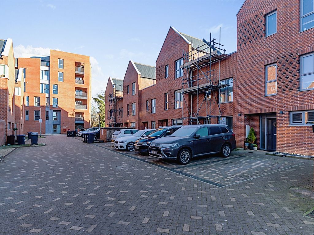 2 bed terraced house for sale in Repton Road, Hertford SG14 Zoopla