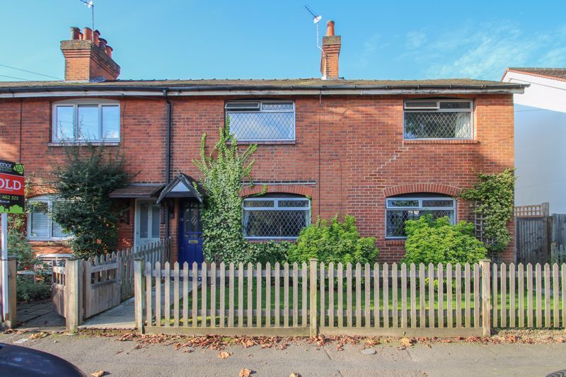 3 bed end terrace house for sale in Hare Lane, Claygate, Esher KT10