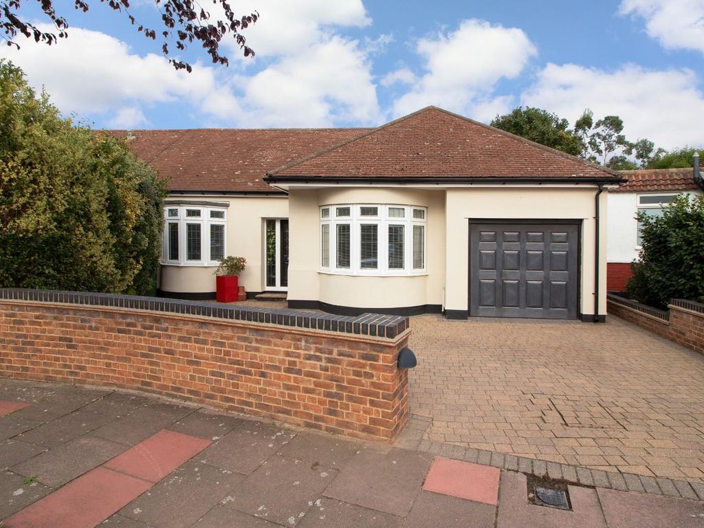 4 bed semidetached bungalow for sale in Blenheim Road, Sidcup DA15