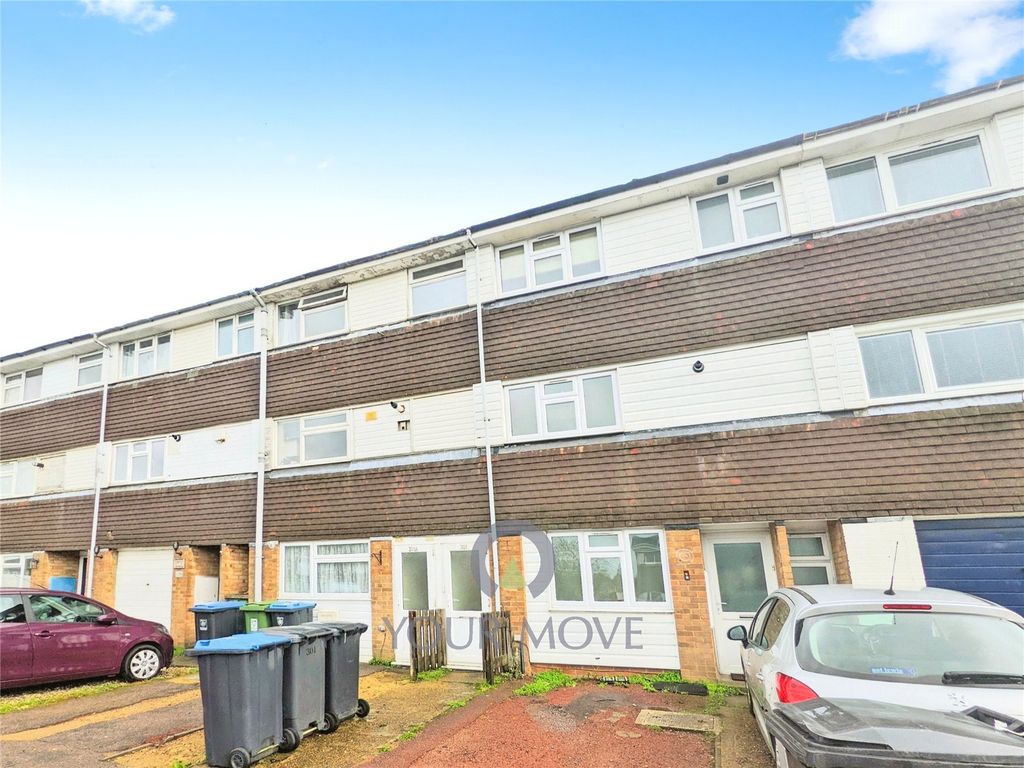 3 bed terraced house to rent in St. Agnells Lane, Hemel Hempstead