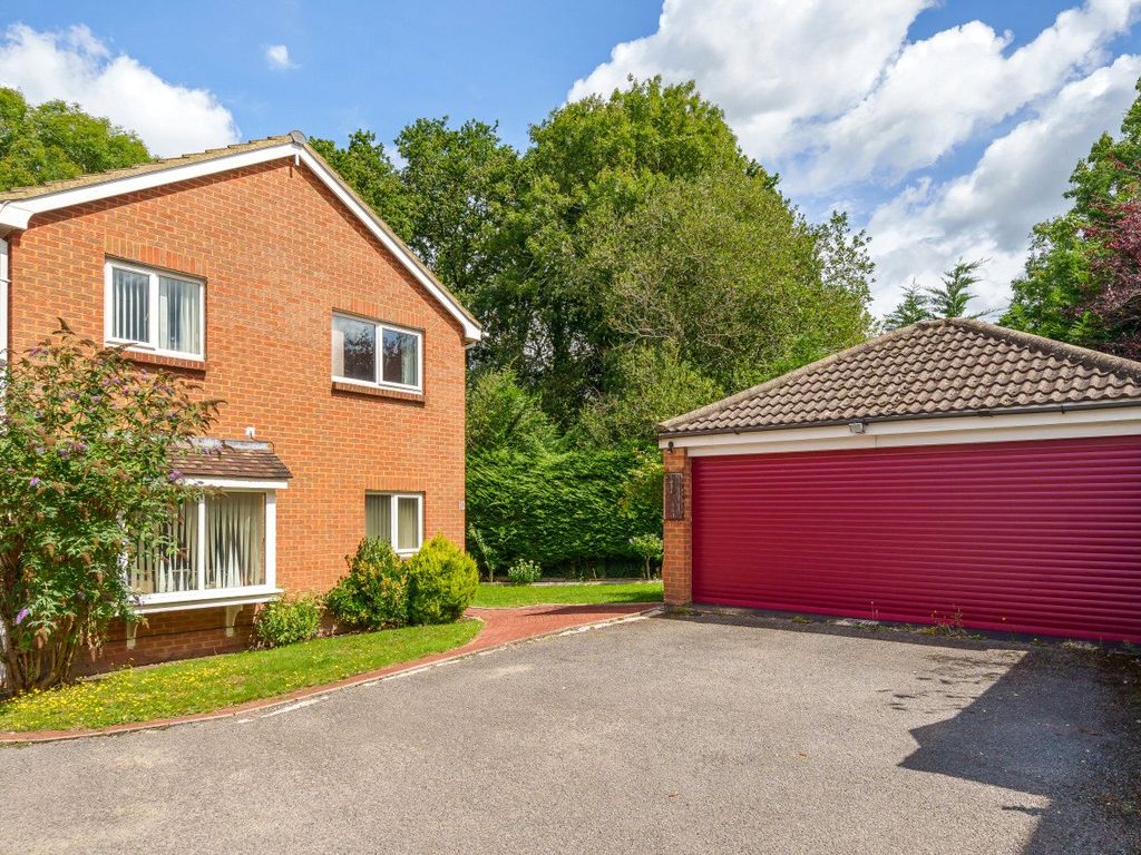 4 bed detached house for sale in Merrow Park, Guildford, Surrey GU4, £799,000 Zoopla