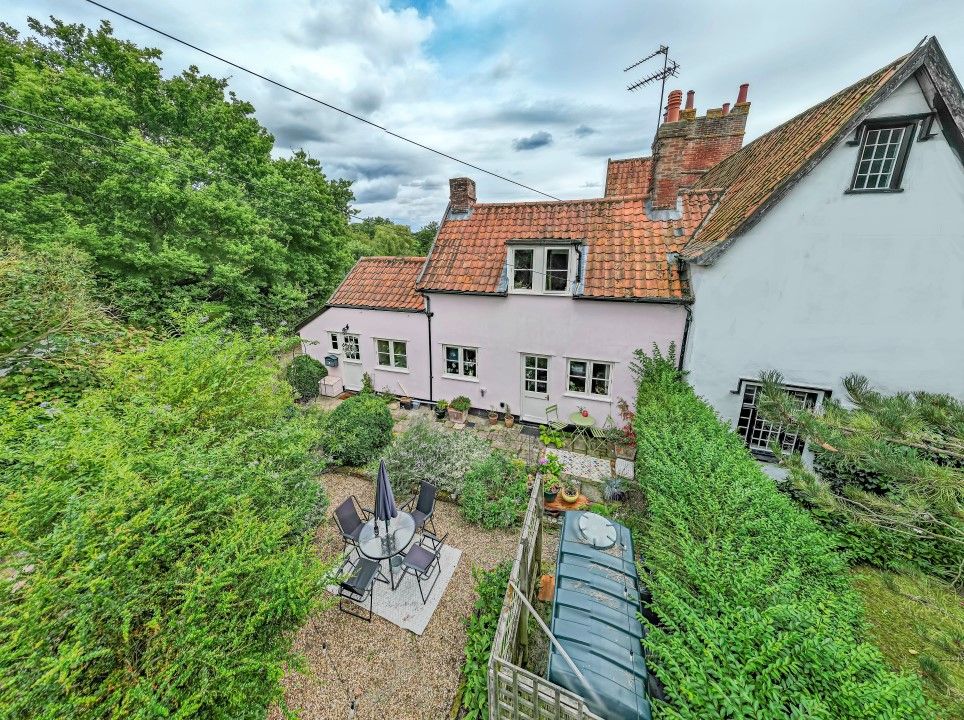 2 bed cottage for sale in Chequers Lane, Bressingham, Diss IP22, £