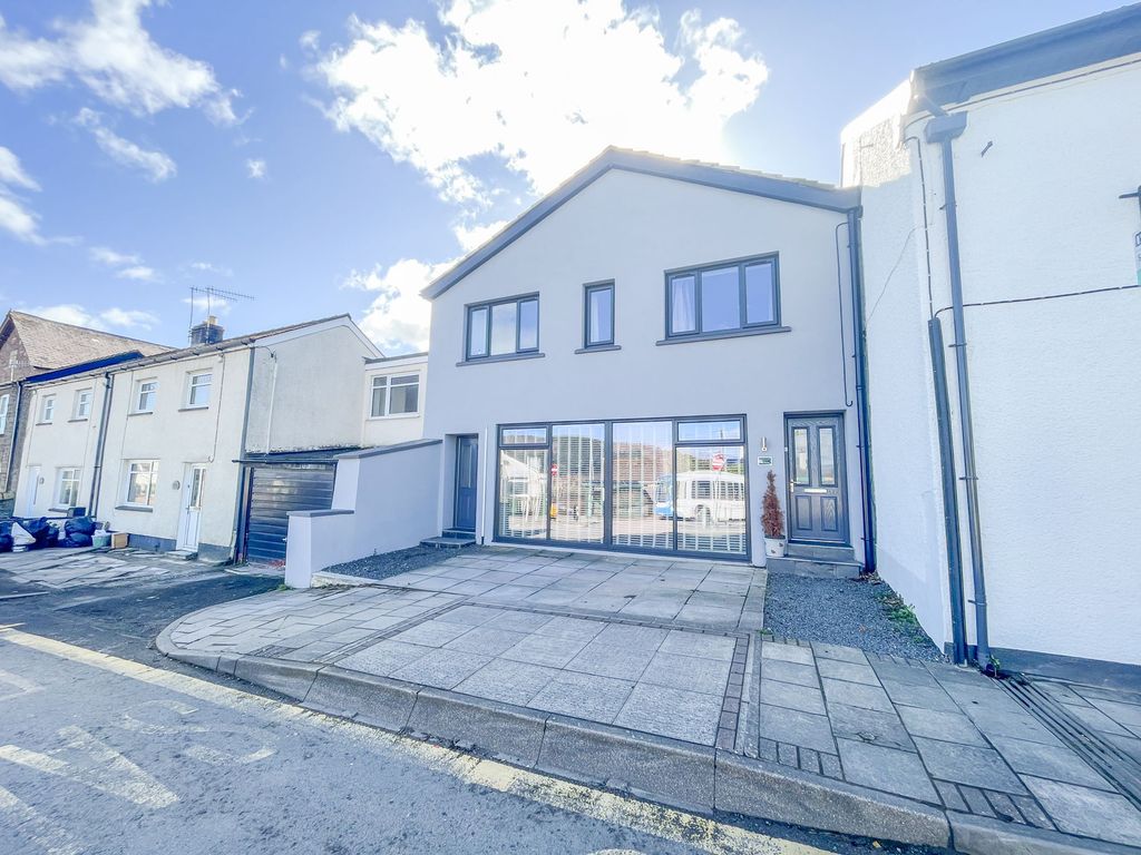 4 bed detached house for sale in Main Road, Gilwern NP7 Zoopla