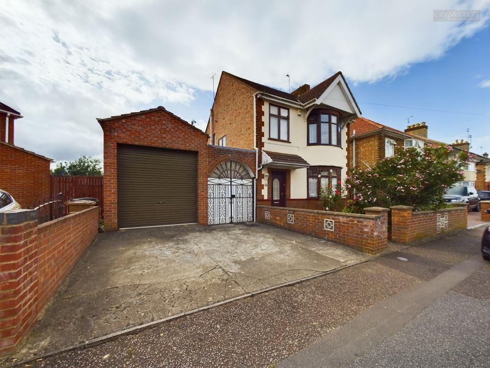 3 bed detached house for sale in Priory Road, Peterborough PE3, £
