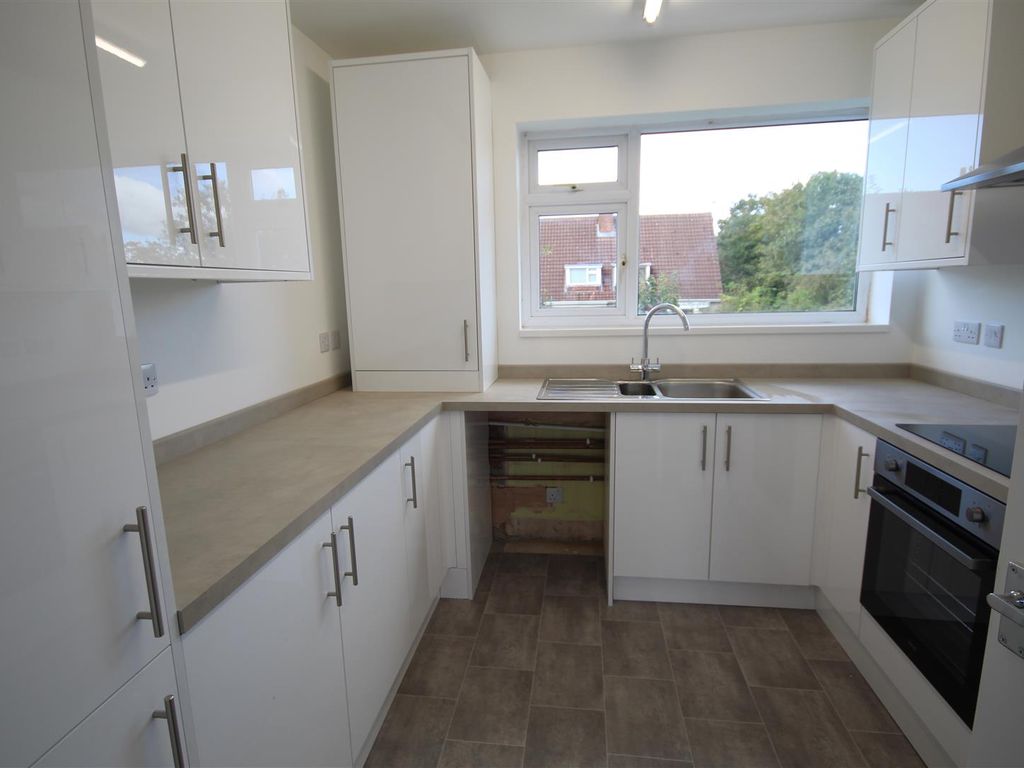 2 bed flat to rent in Sterling Court, Cheltenham GL51, £975 pcm Zoopla