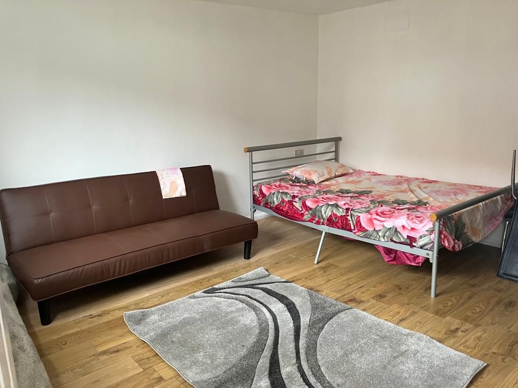 Studio to rent in Brabazon Road, Hounslow TW5 Zoopla
