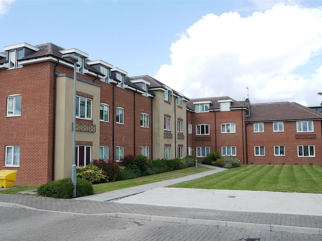 1 bed flat to rent in Dudley Place, Long Lane, Stanwell TW19, £1,050