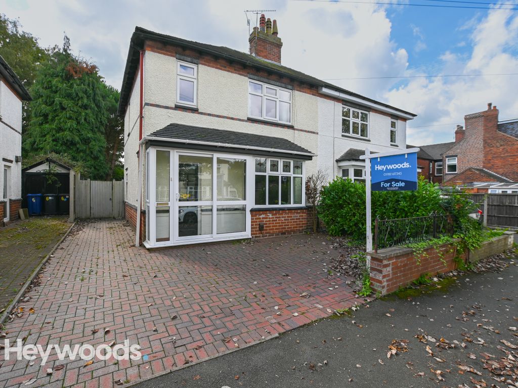 3 bed semidetached house for sale in Emery Avenue, Westlands