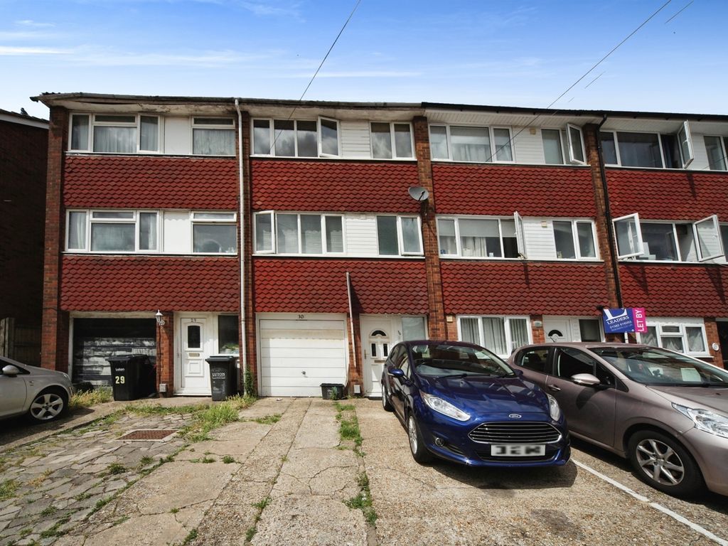 3 bed terraced house for sale in Chertsey Close, Luton LU2 Zoopla