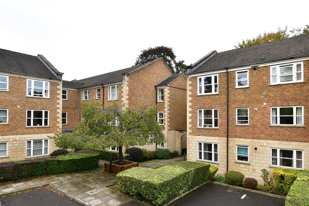 1 bed flat for sale in Walnut Mews, Christchurch Park, Sutton, Surrey
