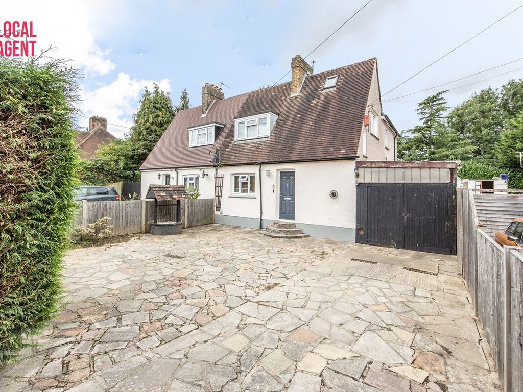 4 bed semidetached house for sale in Fawkham Road, West Kingsdown