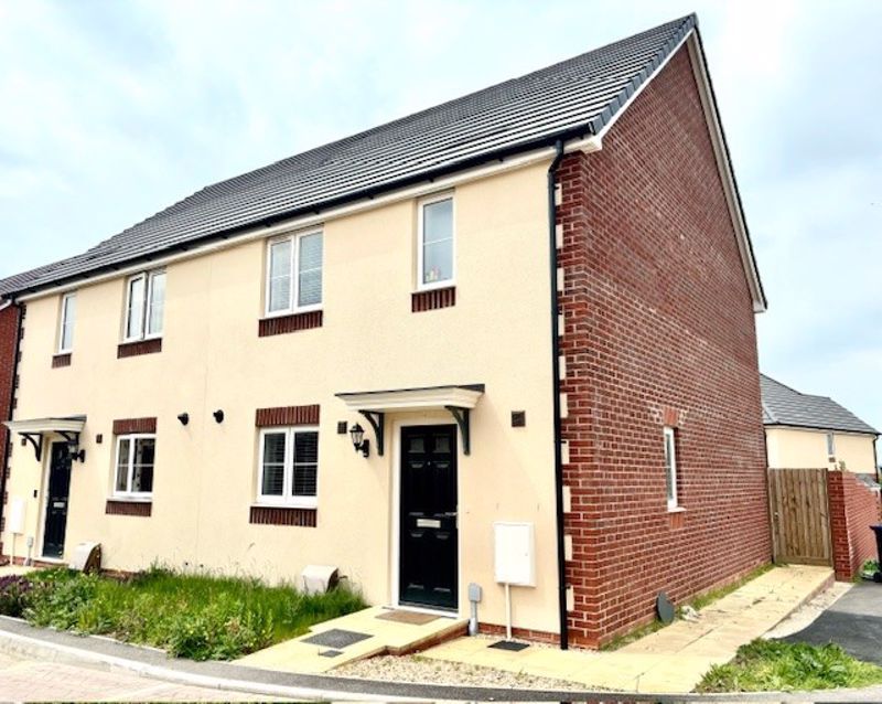 3 bed semidetached house to rent in Finch Lane, Calne SN11, £1,350 pcm