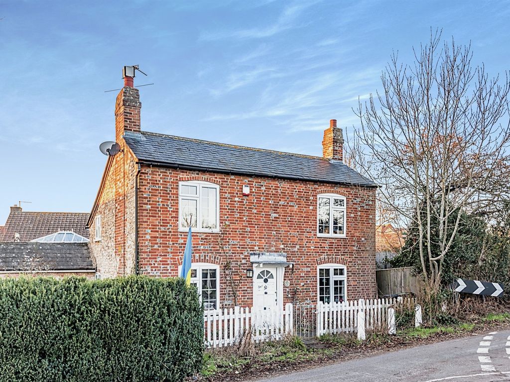 3 bed property for sale in Thame Road, Warborough, Wallingford OX10