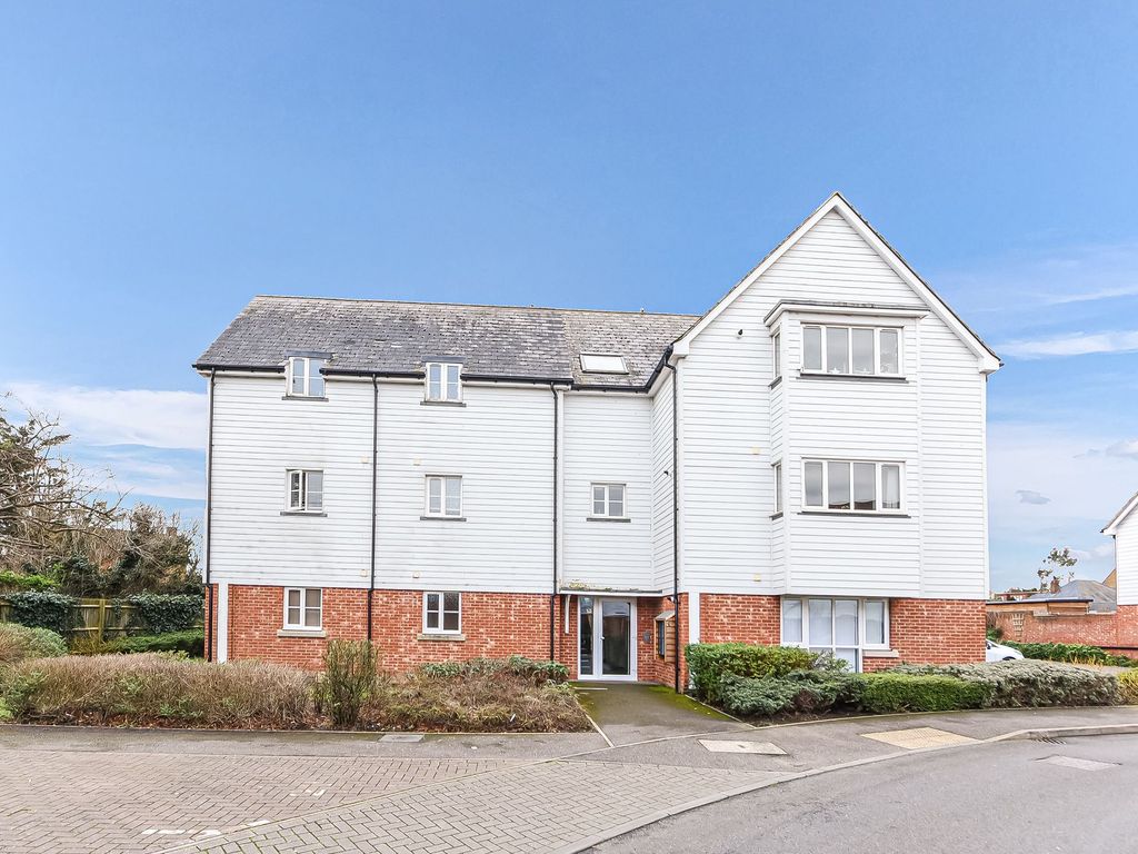 1 bed flat for sale in Eglington Drive, Wainscott, Kent. ME3, £190,000