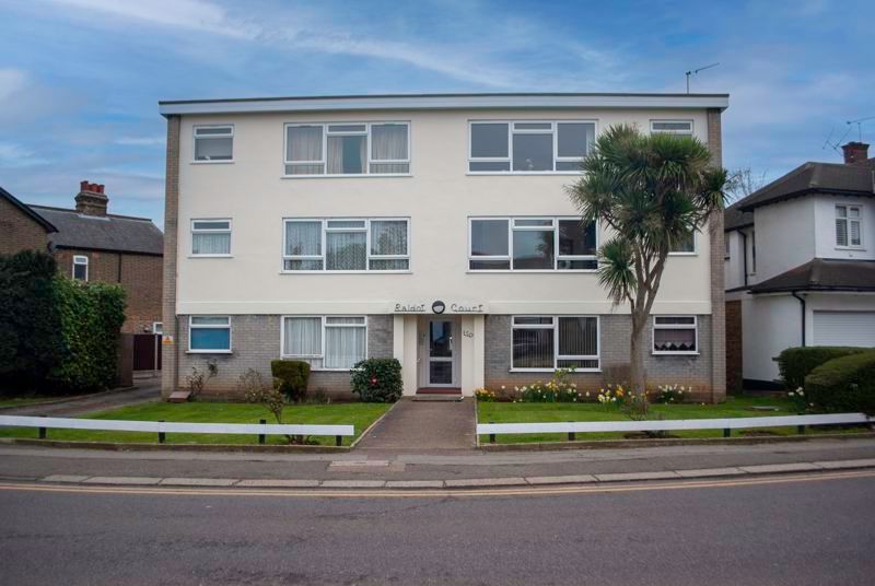 2 bed flat to rent in Elm Road, LeighOnSea SS9 Zoopla