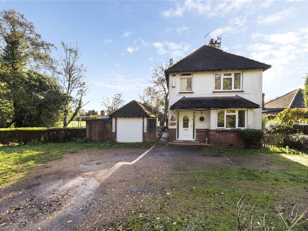 3 bed country house for sale in Springfields, New Chapel Road
