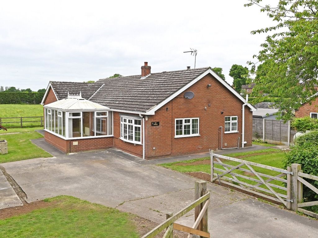 3 bed bungalow to rent in North Duffield, Selby, North Yorkshire YO8