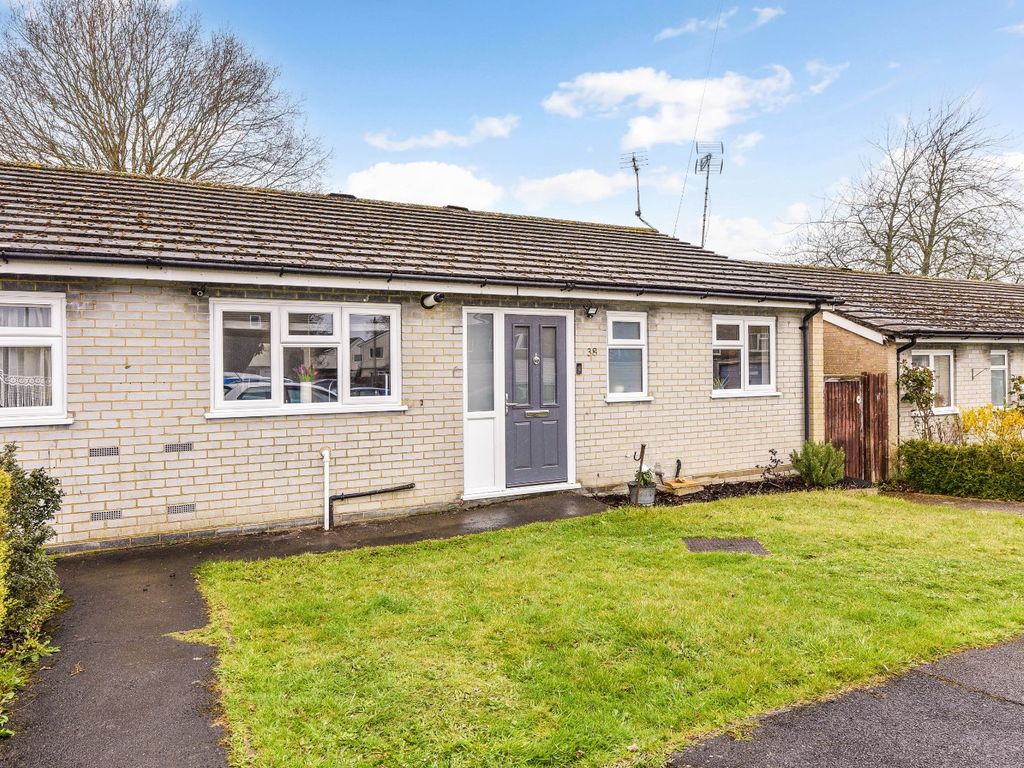 2 bed bungalow for sale in Manor Fields, Liphook, Hampshire GU30 Zoopla