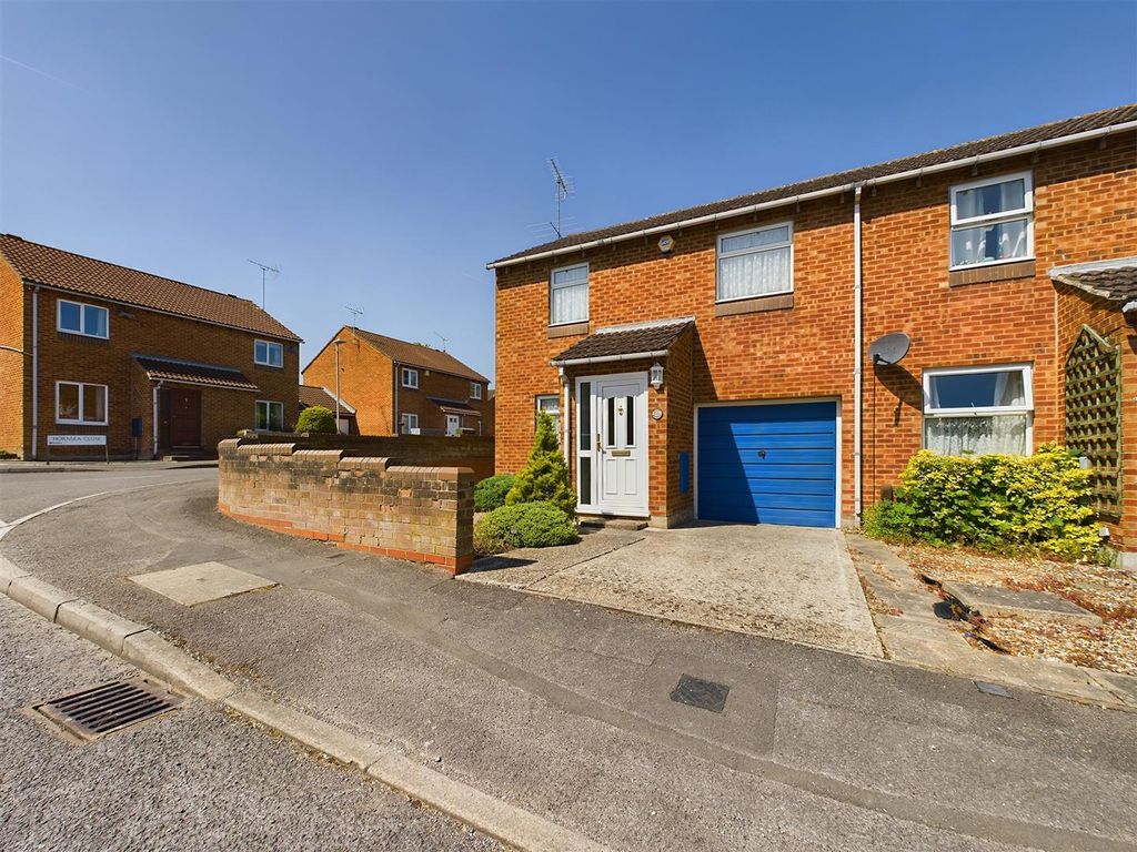 3 bed end terrace house for sale in Wealden Way, Tilehurst, Reading