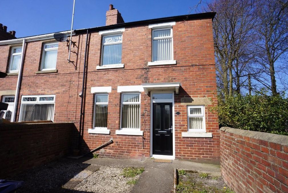 3 bed end terrace house to rent in Clavering Place, Stanley, County