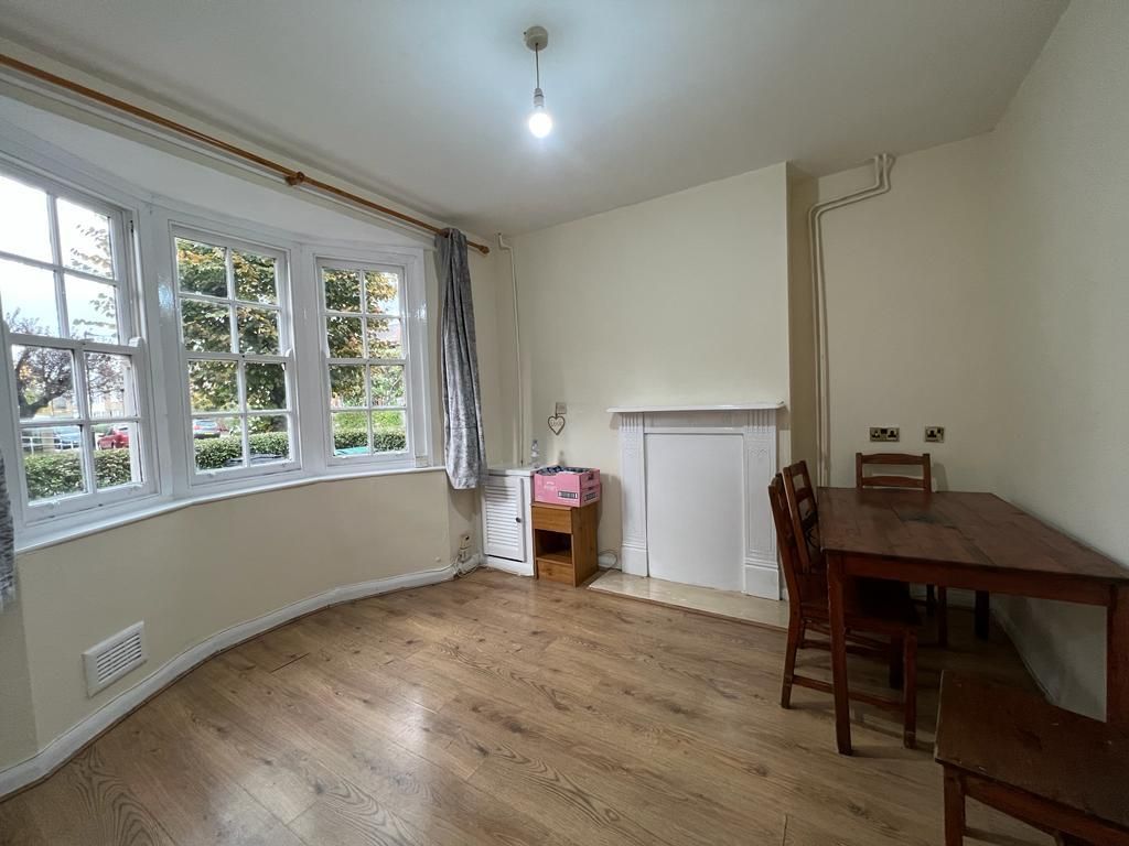 3 bed detached house to rent in Tower Gardens Road, London N17, £1,900