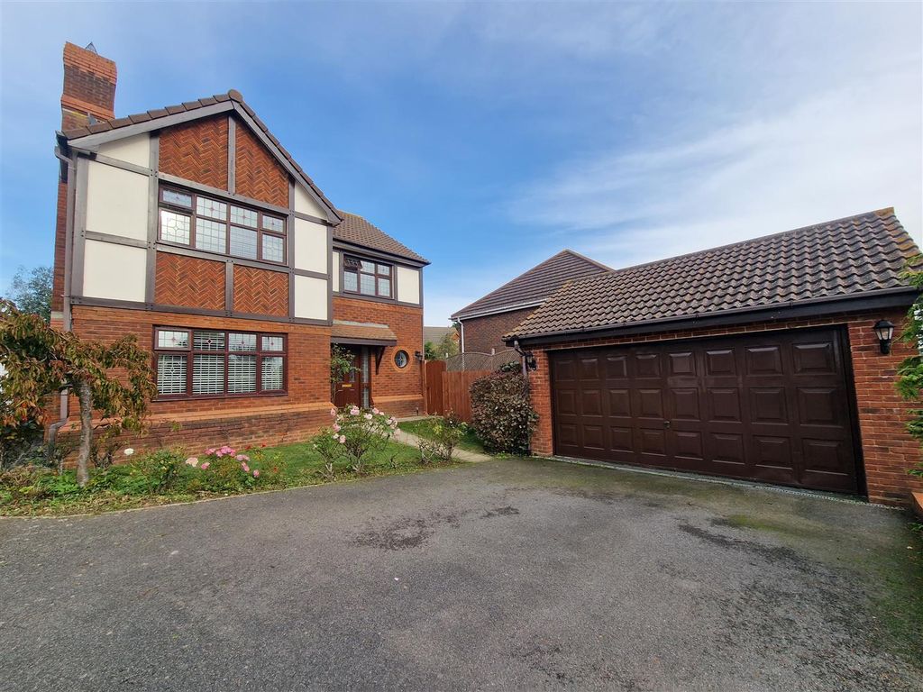 4 bed detached house for sale in Tillingham Way, Stone Cross, Pevensey