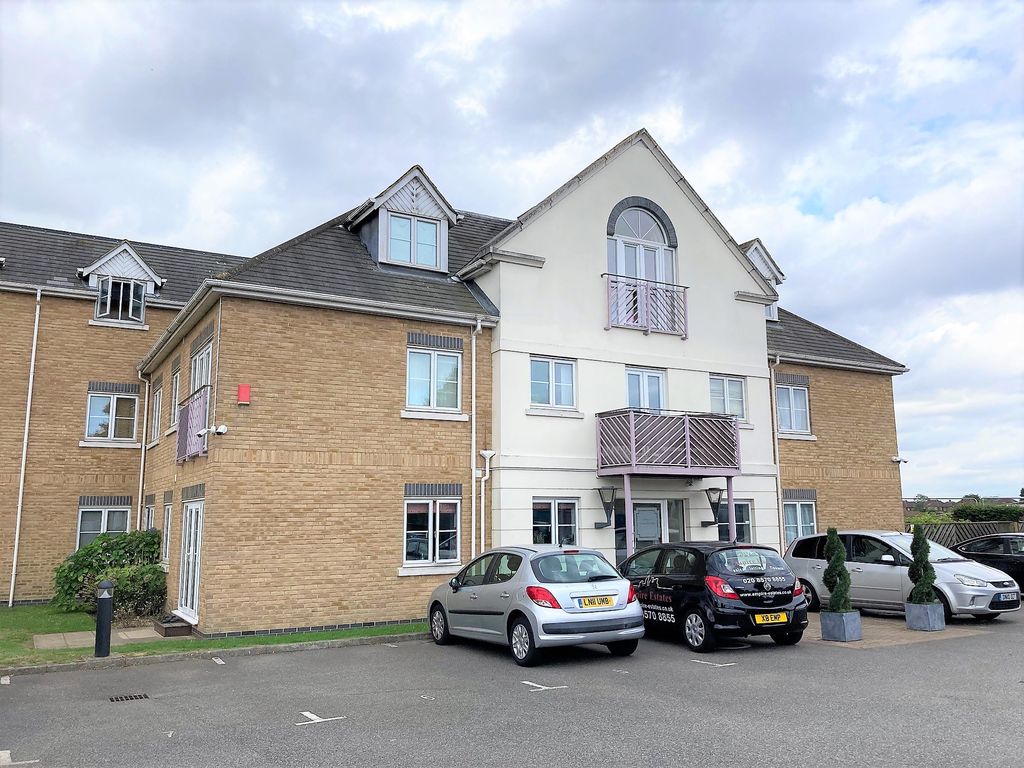 2 bed flat to rent in London Road, Ashford TW15 Zoopla