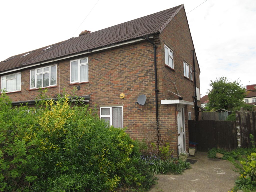 2 bed for sale in Sutton Lane, Hounslow TW3, £315,000 Zoopla