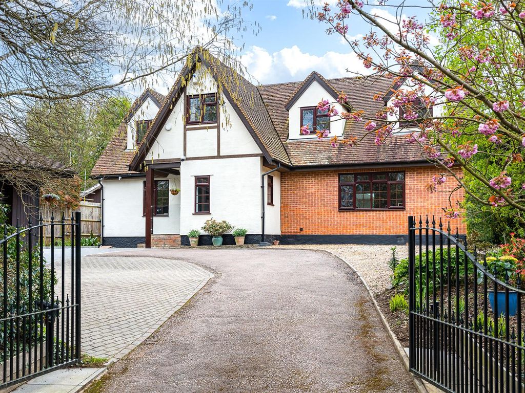 5 bed detached house for sale in The Avenue, Welwyn AL6 Zoopla