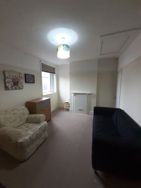 Room to rent in High Street, Eastleigh SO50, £550 pcm Zoopla