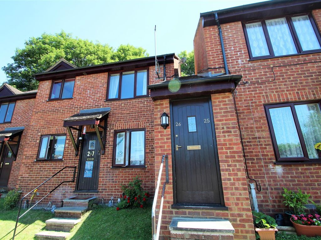 2 bed flat to rent in Butlers Court, High HP13 Zoopla