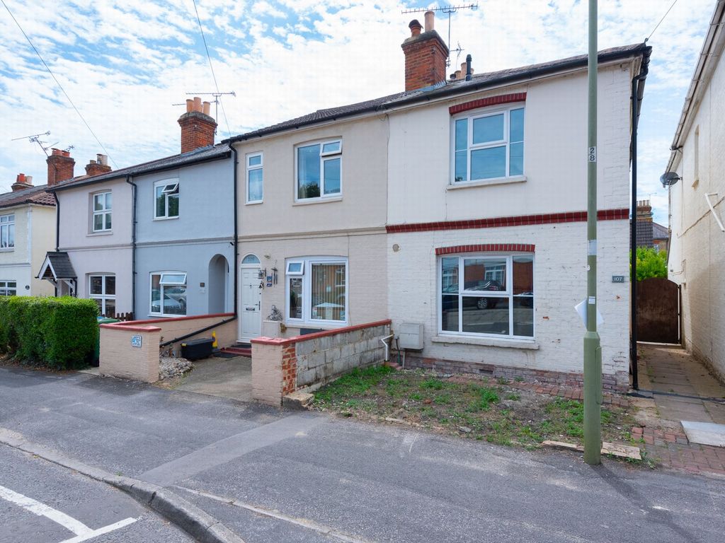 3 bed end terrace house for sale in Queens Road, Farnborough GU14 Zoopla