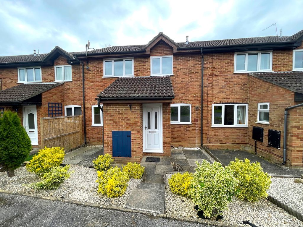2 bed terraced house for sale in Chatfield Drive, Guildford GU4, £