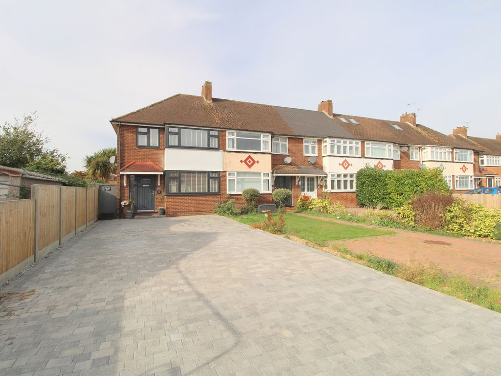 3 bed end terrace house for sale in Hogarth Avenue, Ashford TW15, £