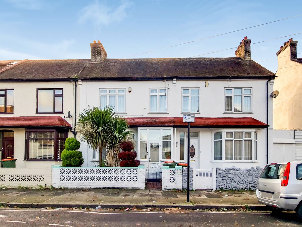 3 bed terraced house for sale in Sandford Road, Eastham E6 Zoopla