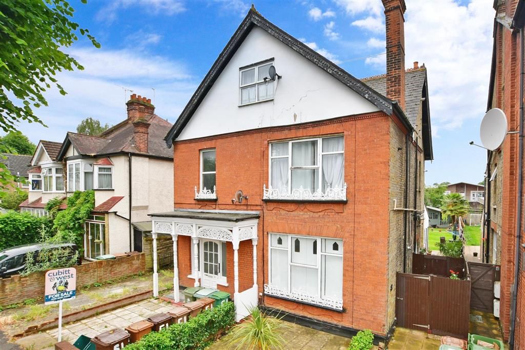 2 bed for sale in St. James Road, Sutton, Surrey SM1, £