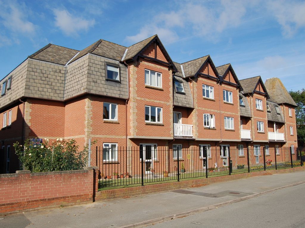 2 bed flat for sale in St Johns Court, Princes Road, Felixstowe IP11