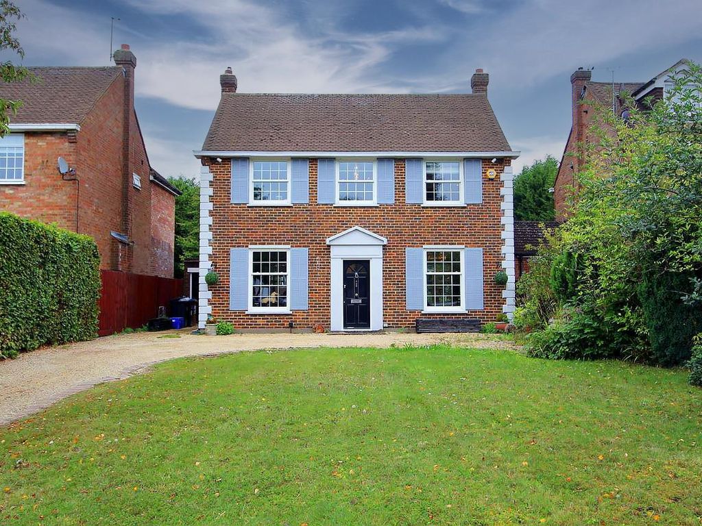 3 bed detached house to rent in Pine Grove, Brookmans Park, Hatfield