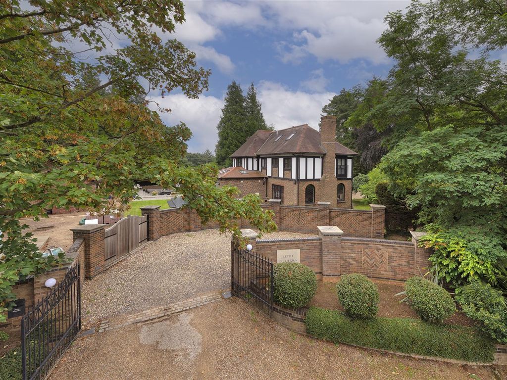 5 bed detached house for sale in East Street, Ryarsh, West Malling ME19