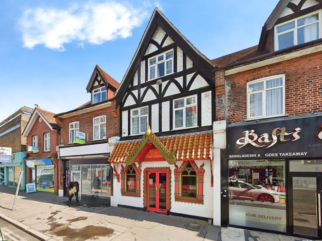 3 bed for sale in Croydon Road, Caterham, Surrey CR3, £