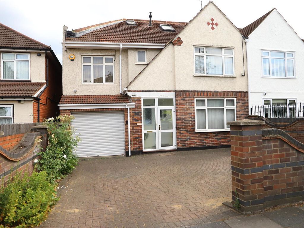6 bed semidetached house to rent in Uxbridge Road, Southall, Middlesex